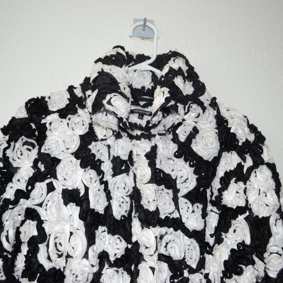 Samuel Dong 3D Floral Black and White Coat Large - Picture 3 of 16